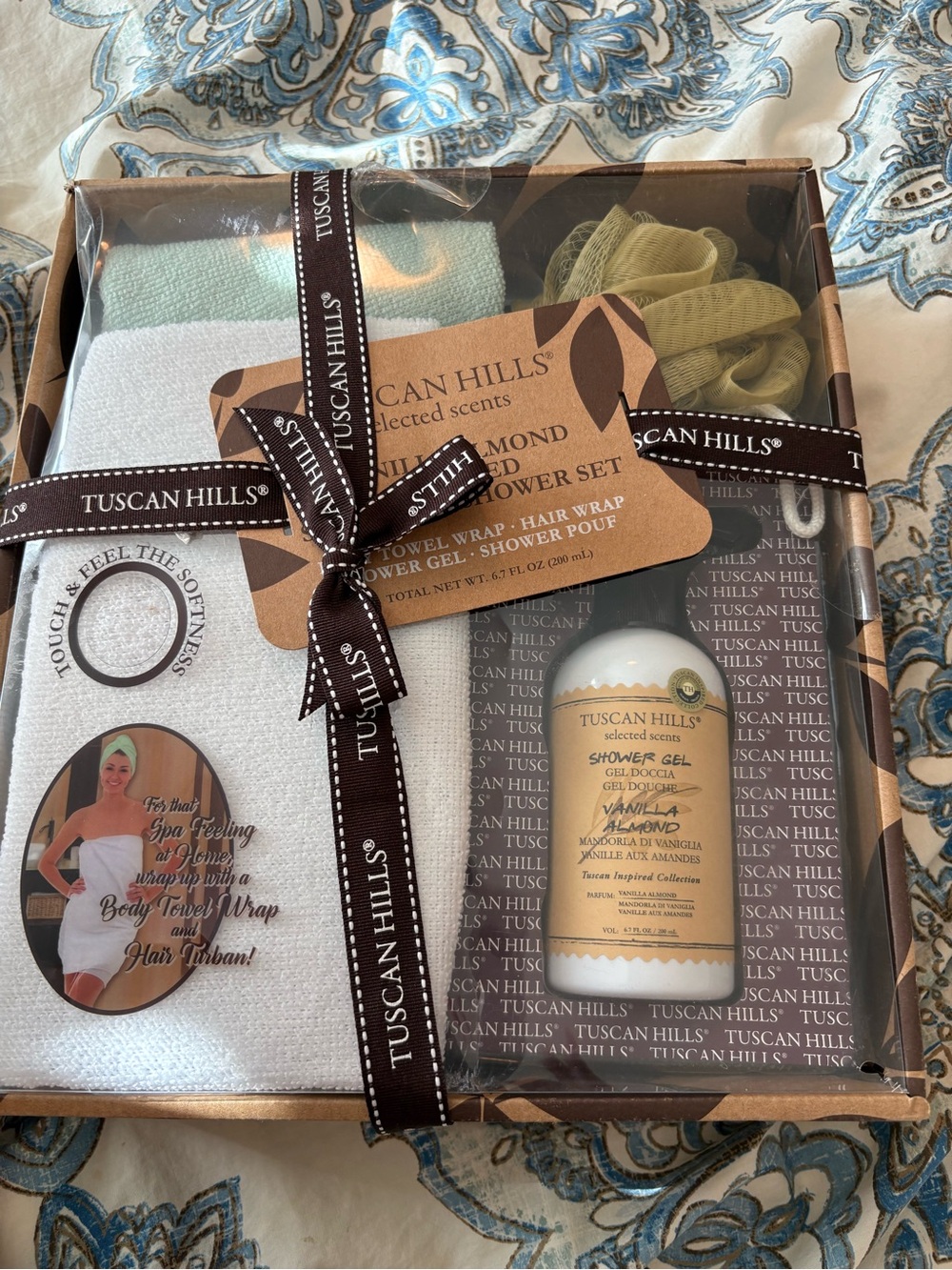 Tuscan Hills Vanilla Almond Body & Shower Gift Set - White & Olive NIB